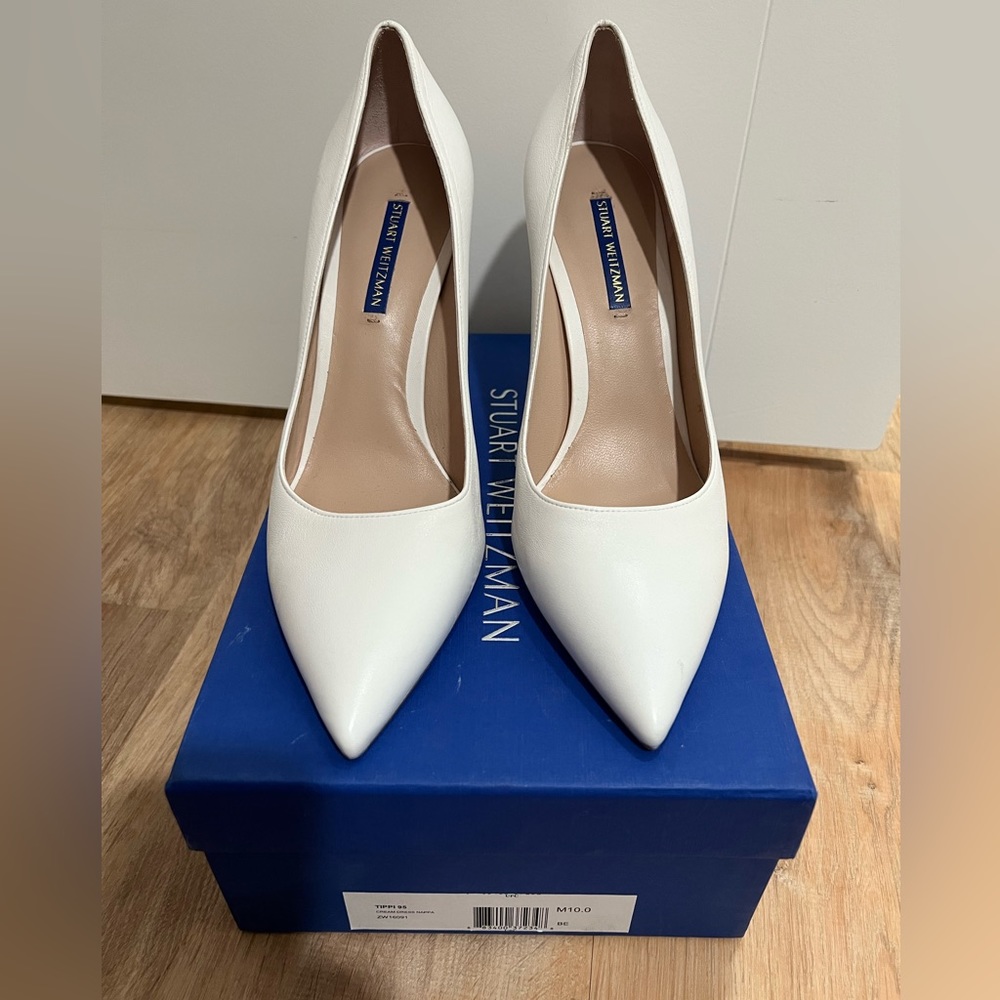 Stuart Weitzman white point heel